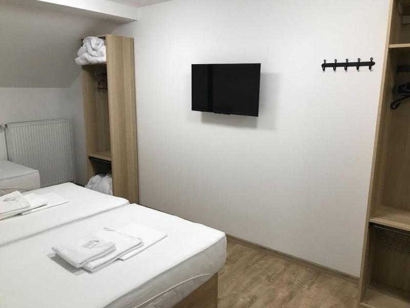 Sobe Zimmer Frei Pozega Bagian luar foto