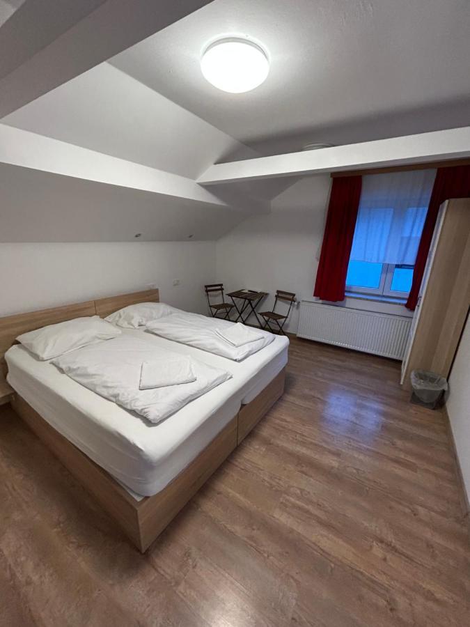 Sobe Zimmer Frei Pozega Bagian luar foto