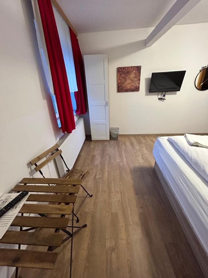 Sobe Zimmer Frei Pozega Bagian luar foto