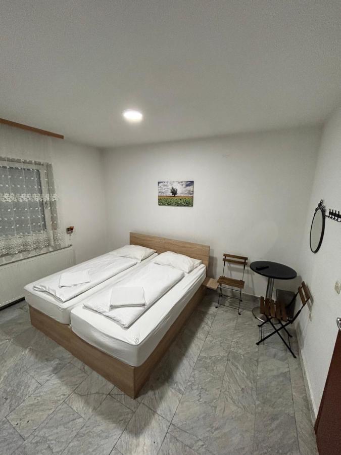 Sobe Zimmer Frei Pozega Bagian luar foto