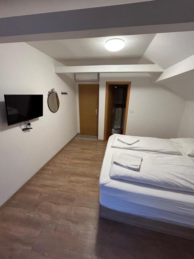 Sobe Zimmer Frei Pozega Bagian luar foto