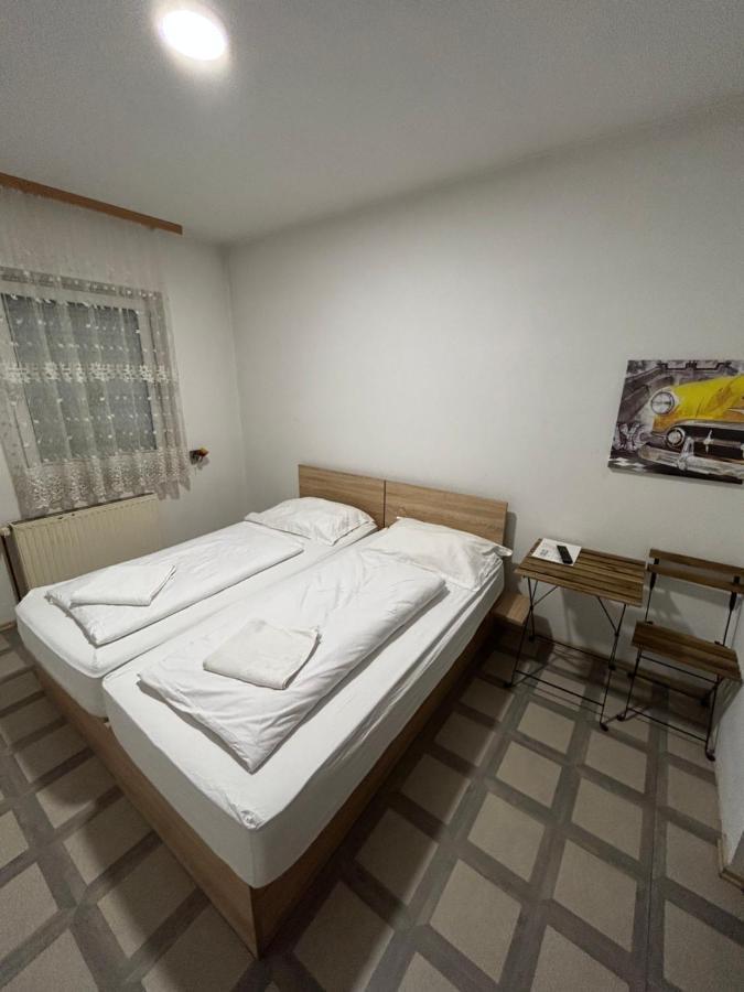 Sobe Zimmer Frei Pozega Bagian luar foto