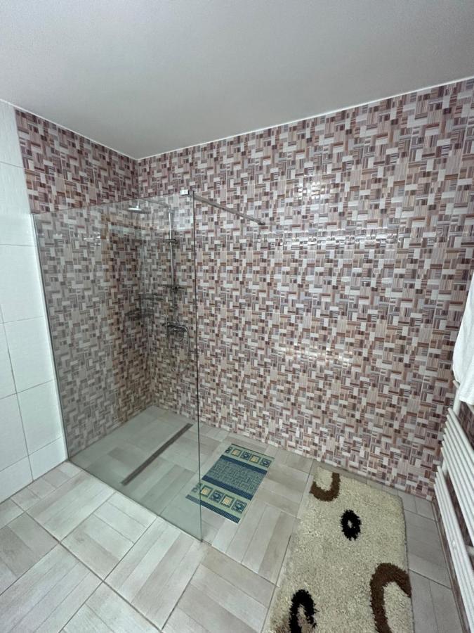 Sobe Zimmer Frei Pozega Bagian luar foto