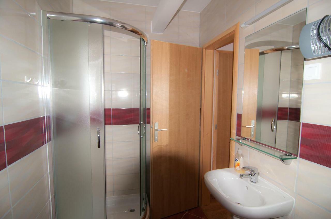 Sobe Zimmer Frei Pozega Bagian luar foto